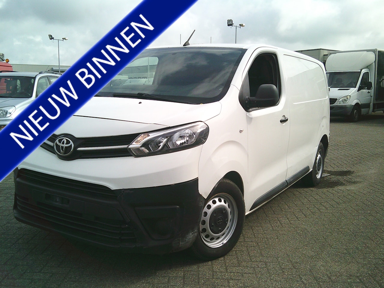 Toyota ProAce Worker - 1.5 D-4D Cool Comfort German fahrzeugbrief!!!!!!!!Damages on the exterior ,rondom beschadi - AutoWereld.nl