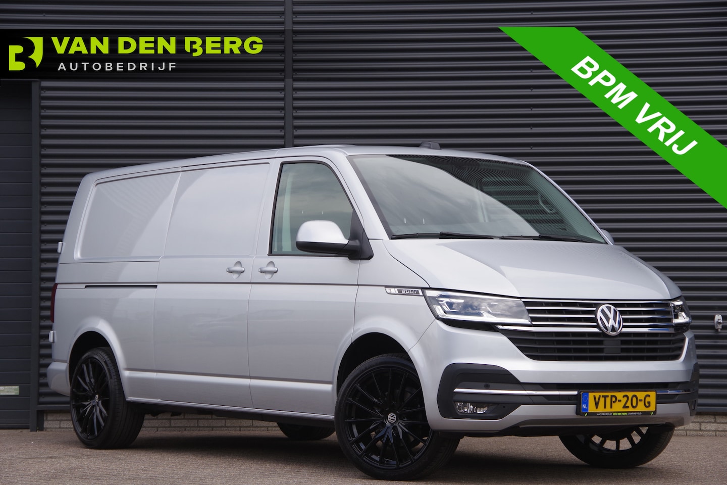 Volkswagen Transporter - 2.0 TDI L2 BULLI 150PK AUT. LED, 2X SCHUIFDEUR, ADAPT. CRUISE, DIGITAL COCKPIT, STOELVERWA - AutoWereld.nl