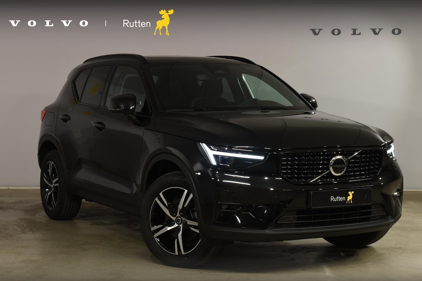 Volvo XC40 - B3 177PK Plus Dark / Navigatie / Camera / Parkeersensoren / Adaptieve Cruise control / Ele - AutoWereld.nl