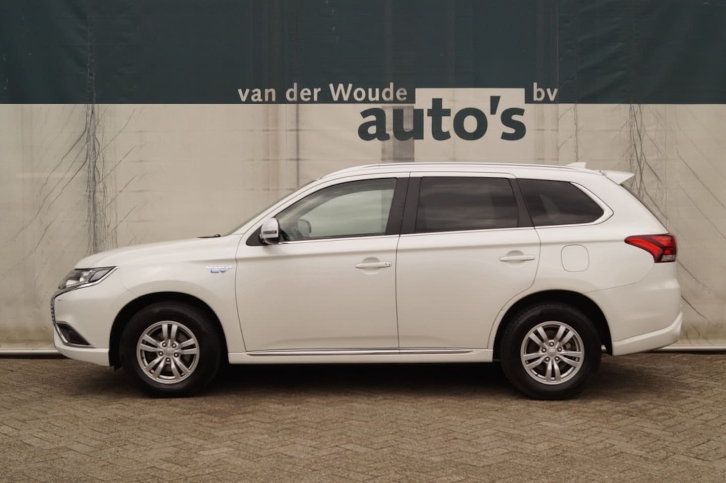 Mitsubishi Outlander - 2.4 PHEV Automaat Pure -ECC-CAM-CRUISE- - AutoWereld.nl