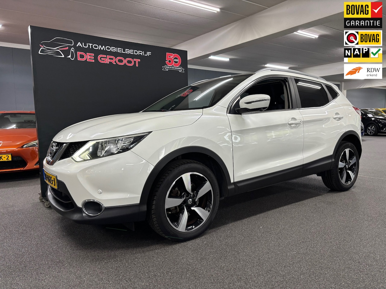 Nissan Qashqai - 1.2 Connect Edition / Automaat, Radio, Navi, LM velgen, Panoramadak, Camera - AutoWereld.nl