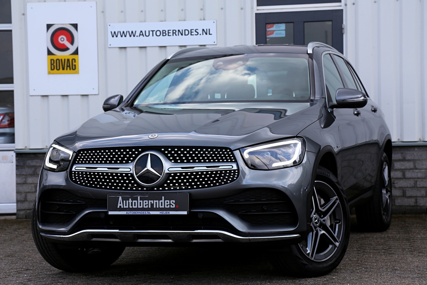 Mercedes-Benz GLC-klasse - 300e 4MATIC AMG Plug in hybride PHEV*Perfect MB Onderh.*Elek. Trekhaak/360 Camera/Memorie/ - AutoWereld.nl