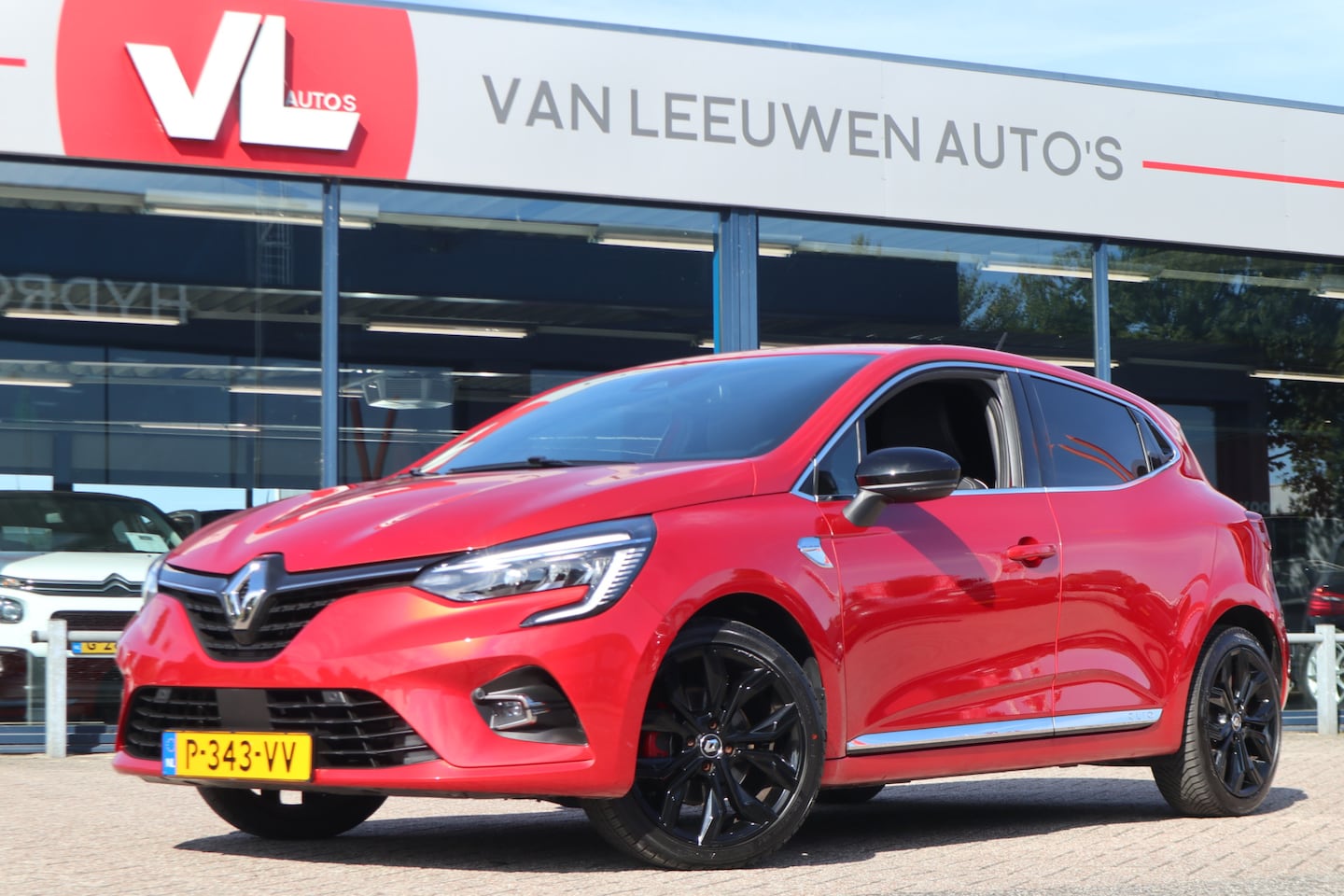 Renault Clio - 1.3 TCe Initiale Paris | Navigatie | Automaat | Stoel/Stuur Verwarming | - AutoWereld.nl