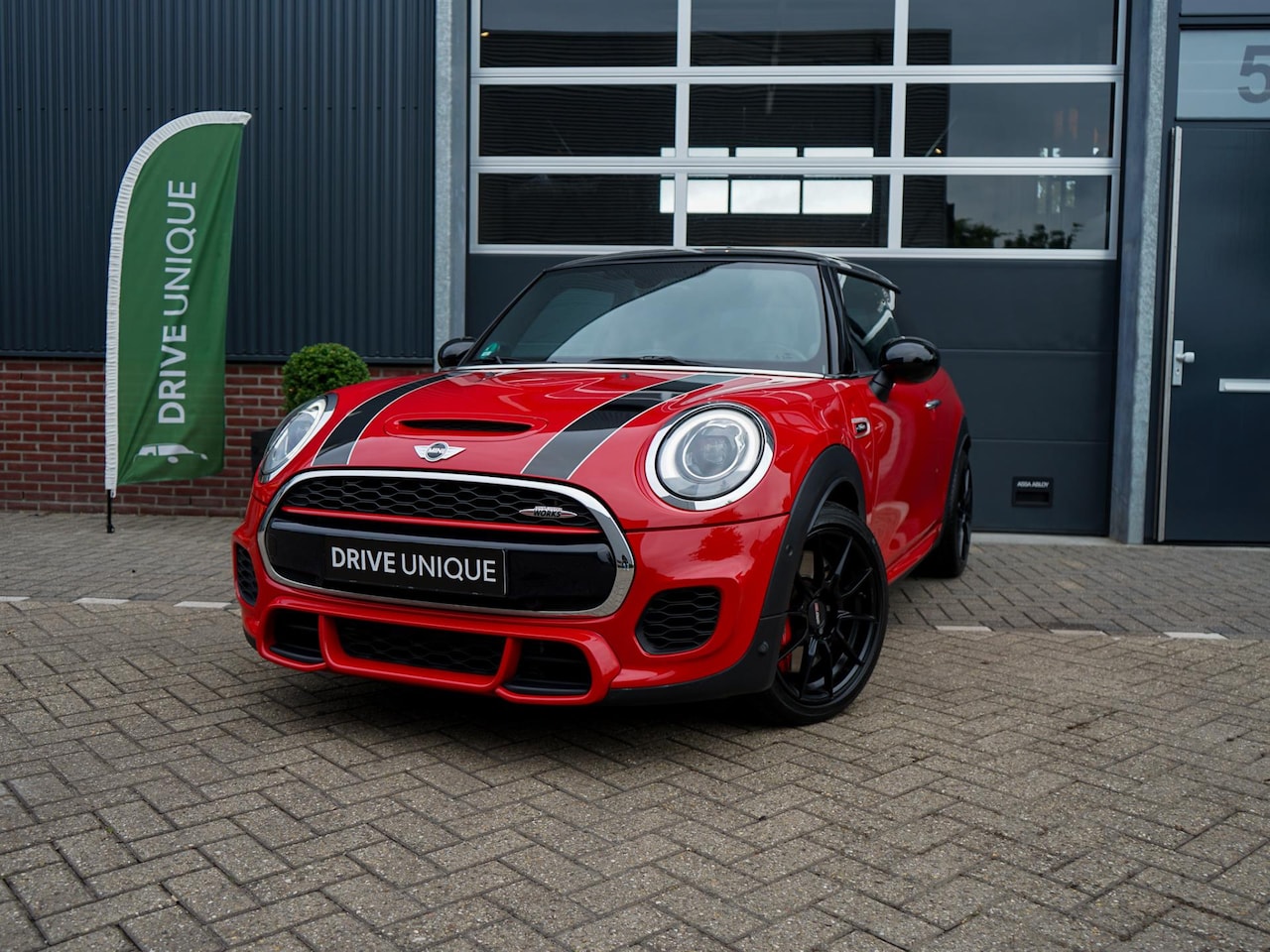MINI John Cooper Works - Mini 2.0 Chili | MoTeC Velgen | Harman/Kardon | Keyless | Carplay | Camera | Compleet onde - AutoWereld.nl