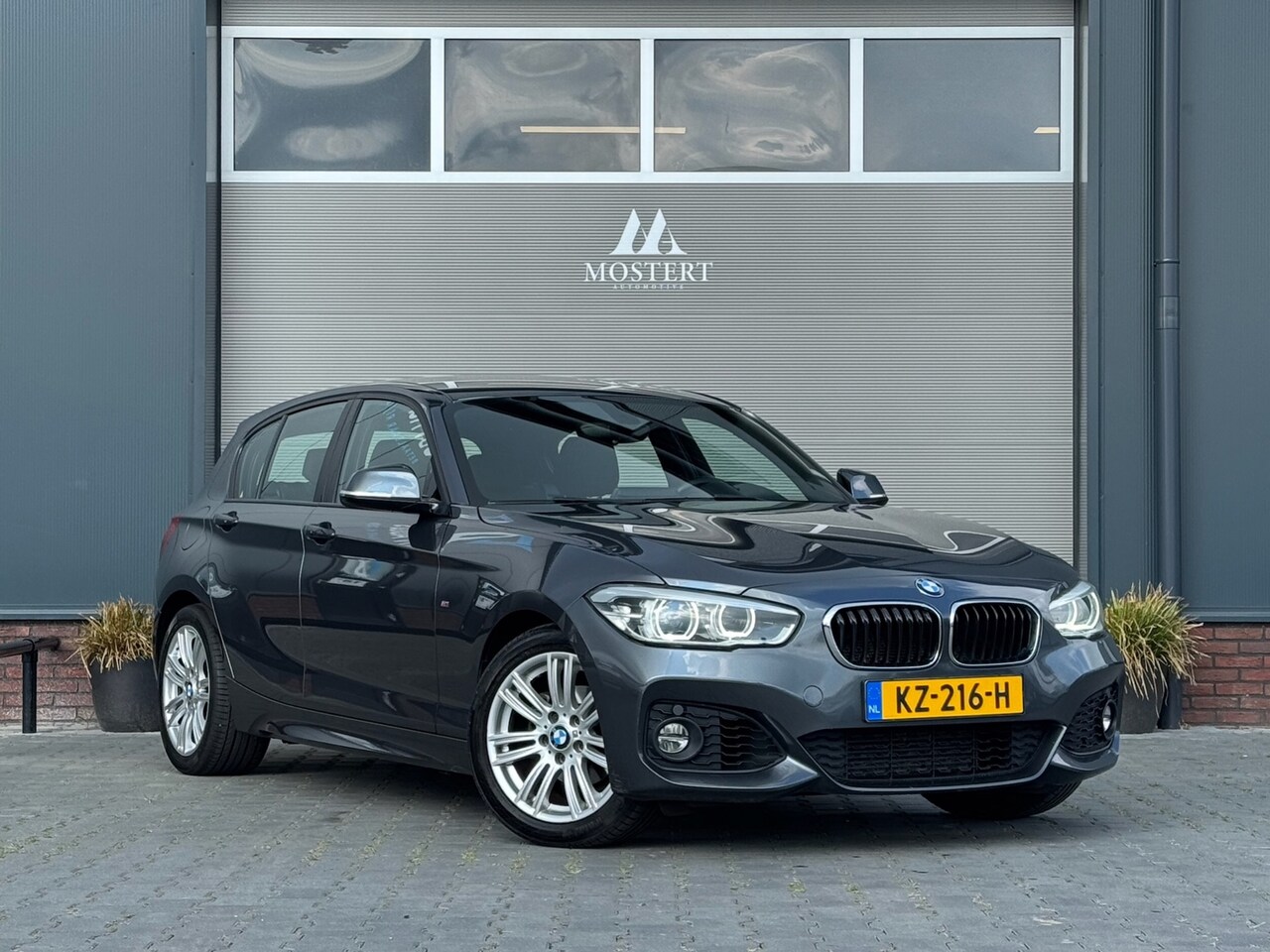 BMW 1-serie - 118i/136pk Centennial Executive Automaat|2017|NAP|M-Pakket|Led|Navi|M sport|Dealer|PDC|17" - AutoWereld.nl