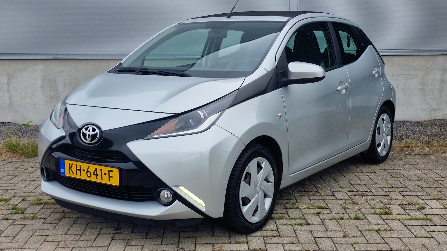 Toyota Aygo - 1.0 VVT-i x-wave open dak, all seasons, cruise,camera - AutoWereld.nl