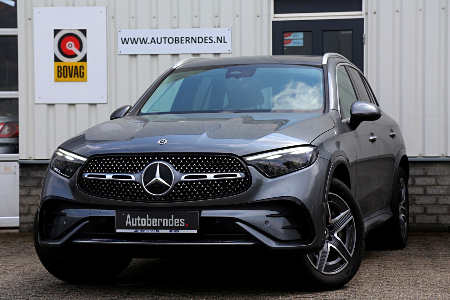 Mercedes-Benz GLC-klasse - 300e 4MATIC AMG Line Plug in PHEV*Elek. Trekhaak/Airmatic Luchtvering/Digital Light/360Cam - AutoWereld.nl