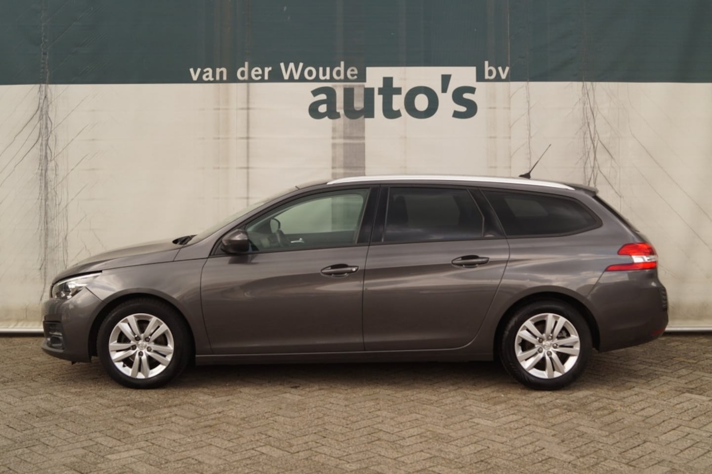 Peugeot 308 SW - 1.5 BlueHDi 130pk Executive -PANO-NAVI-ECC-PDC- - AutoWereld.nl