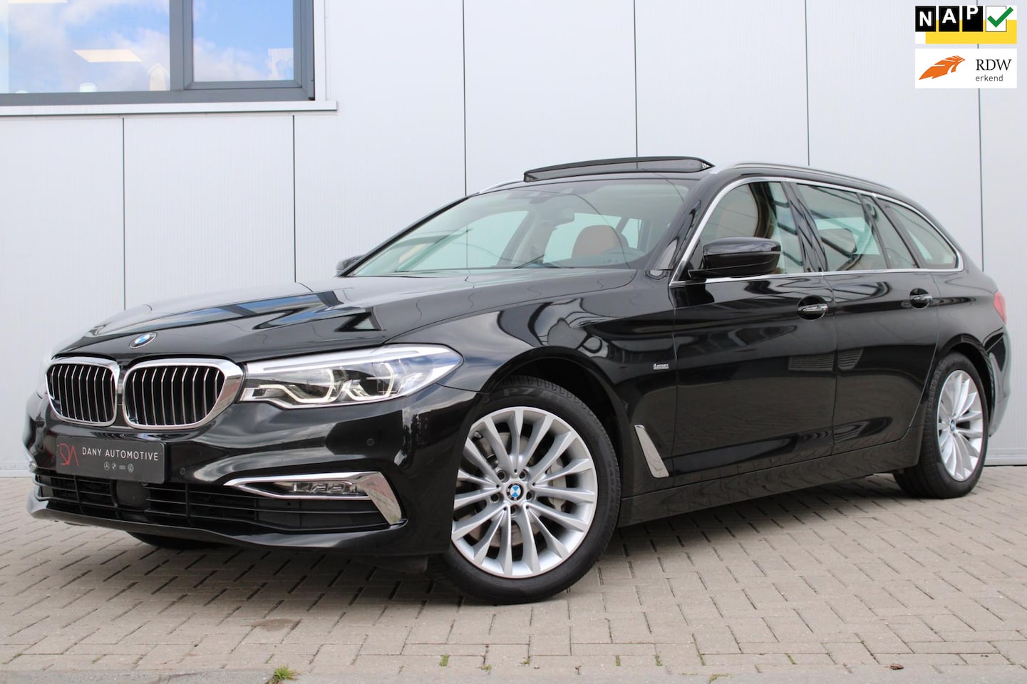 BMW 5-serie Touring - 530i xDrive Luxury I PANO I ACC I CAM I KEYLESS I HUD I MEMORY I STUURVERW. I LEDER I DODE - AutoWereld.nl