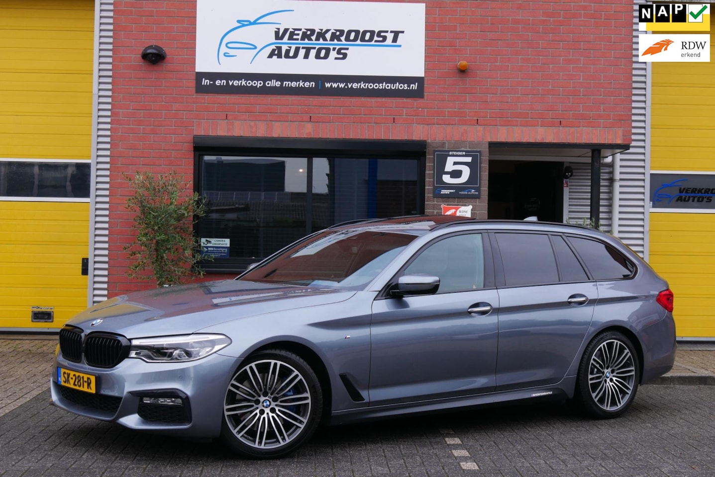 BMW 5-serie Touring - 530i High Executive. pano. dodehoek. camera. memory. full option - AutoWereld.nl