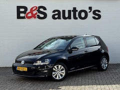 Volkswagen Golf - 1.6 TDI Comfortline Cruise control Climate control Navigatie DAB Parkeersensoren voor en a