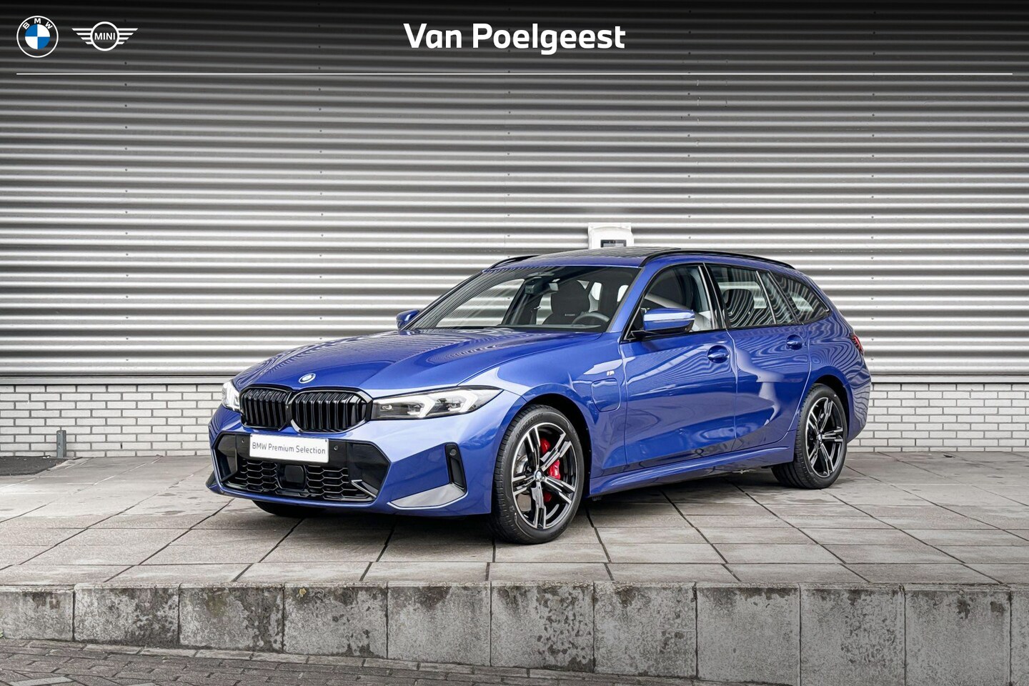 BMW 3-serie Touring - 330e M Sportpakket Pro / Innovation Pack / Comfort Pack / Panoramadak / Trekhaak - AutoWereld.nl