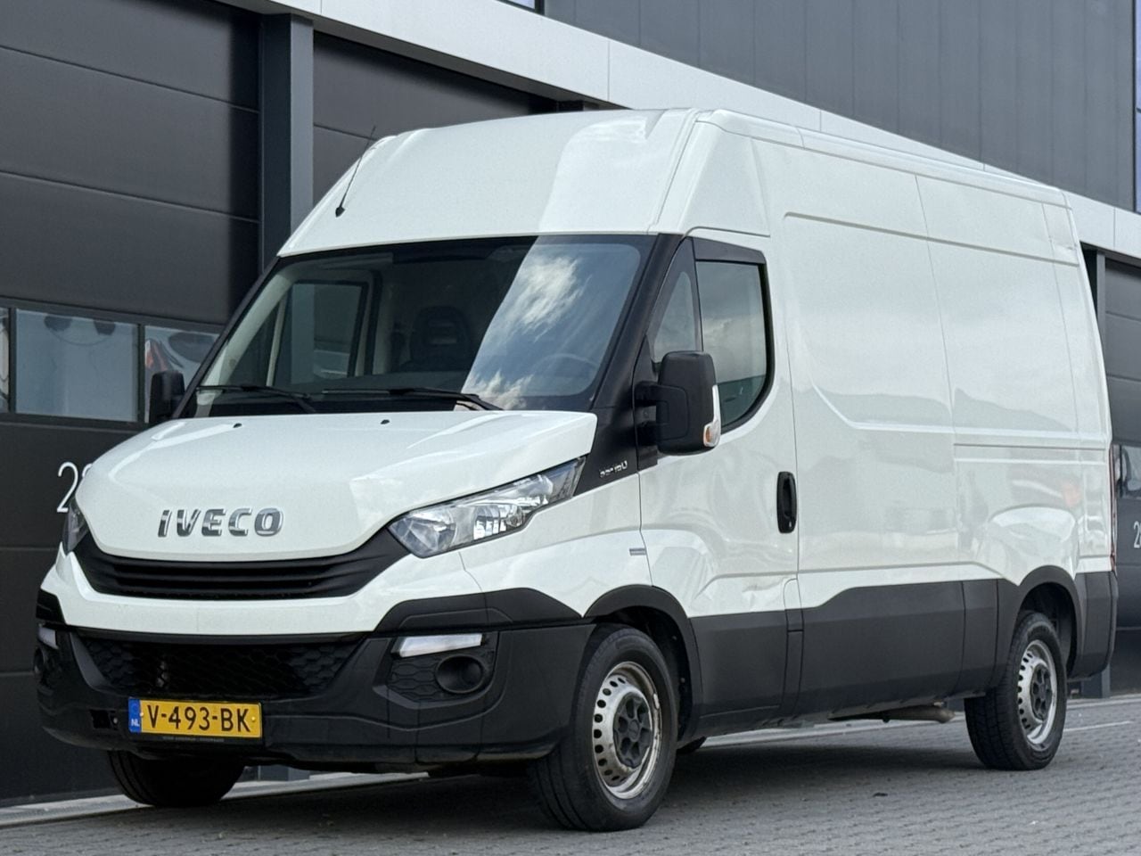 Iveco Daily - 2.3 L2-H2 3-Pers EURO-6 - AutoWereld.nl