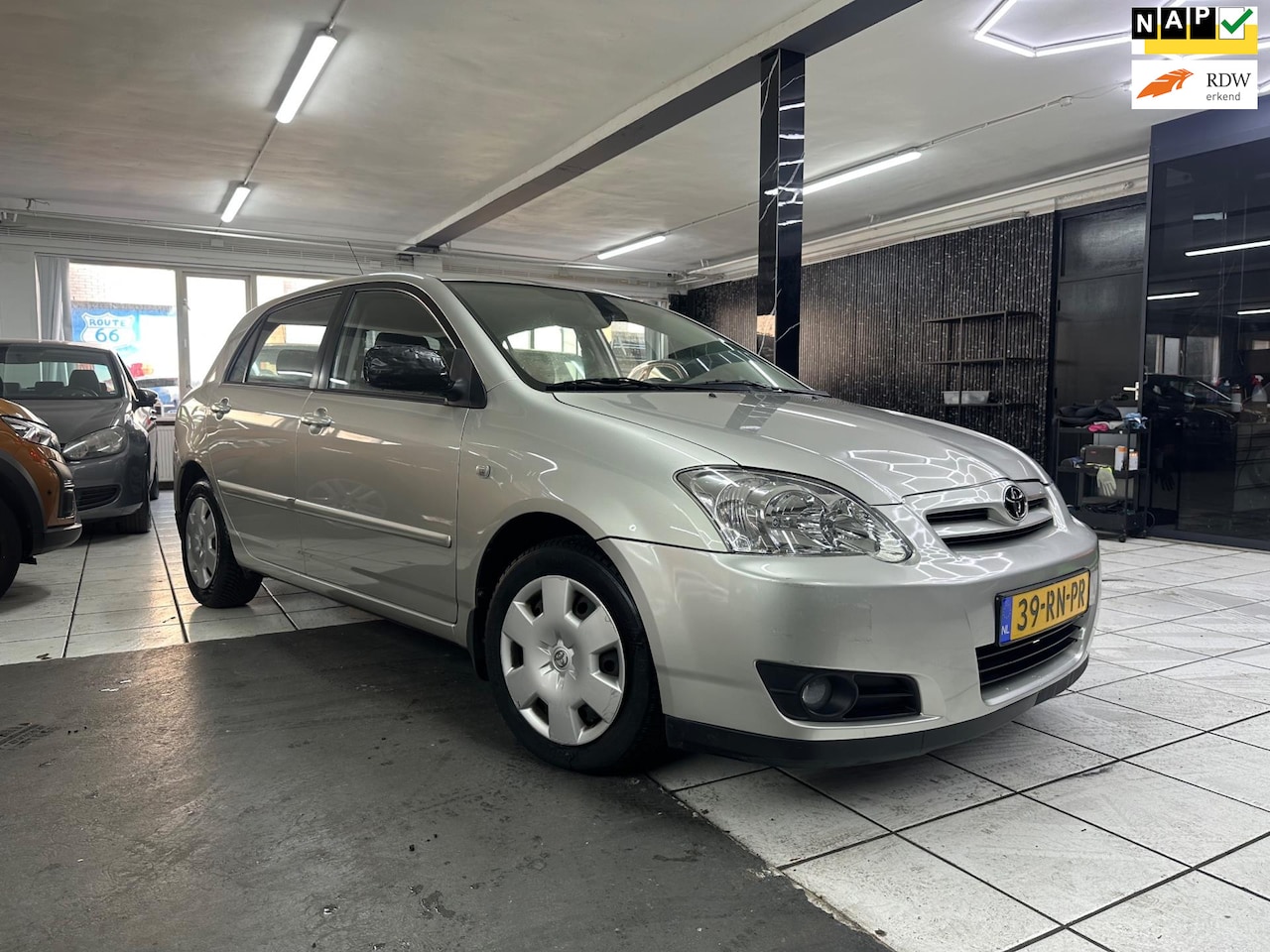 Toyota Corolla - 1.6 VVT-i Linea Sol 1.6 VVT-i Linea Sol - AutoWereld.nl