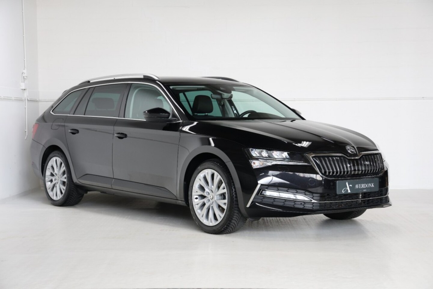 Skoda Superb Combi - Combi 1.4TSI iV 218PK Business Ed. Plus *NAP/Trekh/Virtual/Stoelvw/Keyless* - AutoWereld.nl