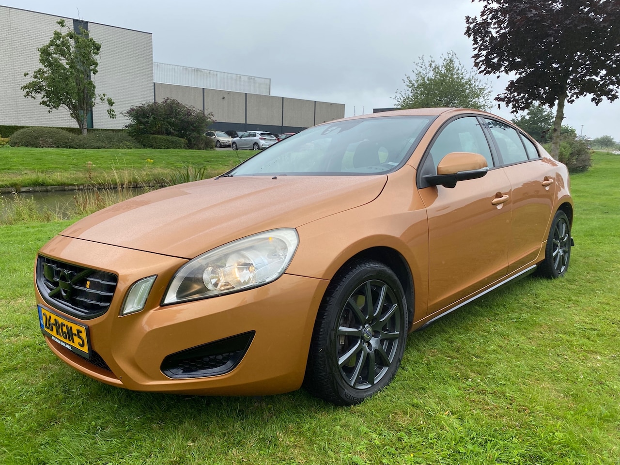 Volvo S60 - 2011 * 2.0T Kinetic * AUTOMAAT * LMV * VOLLEDER * ELEC. RAMEN - AutoWereld.nl