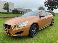 Volvo S60 - 2011 * 2.0T Kinetic * AUTOMAAT * LMV * VOLLEDER * ELEC. RAMEN