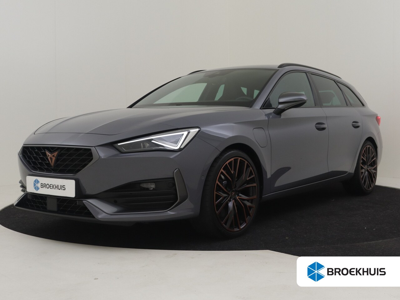 CUPRA Leon Sportstourer - VZ e-Hybrid Trekhaak | Dodehoekdetectie | Adaptief cruise control | ELektrische bestuurder - AutoWereld.nl