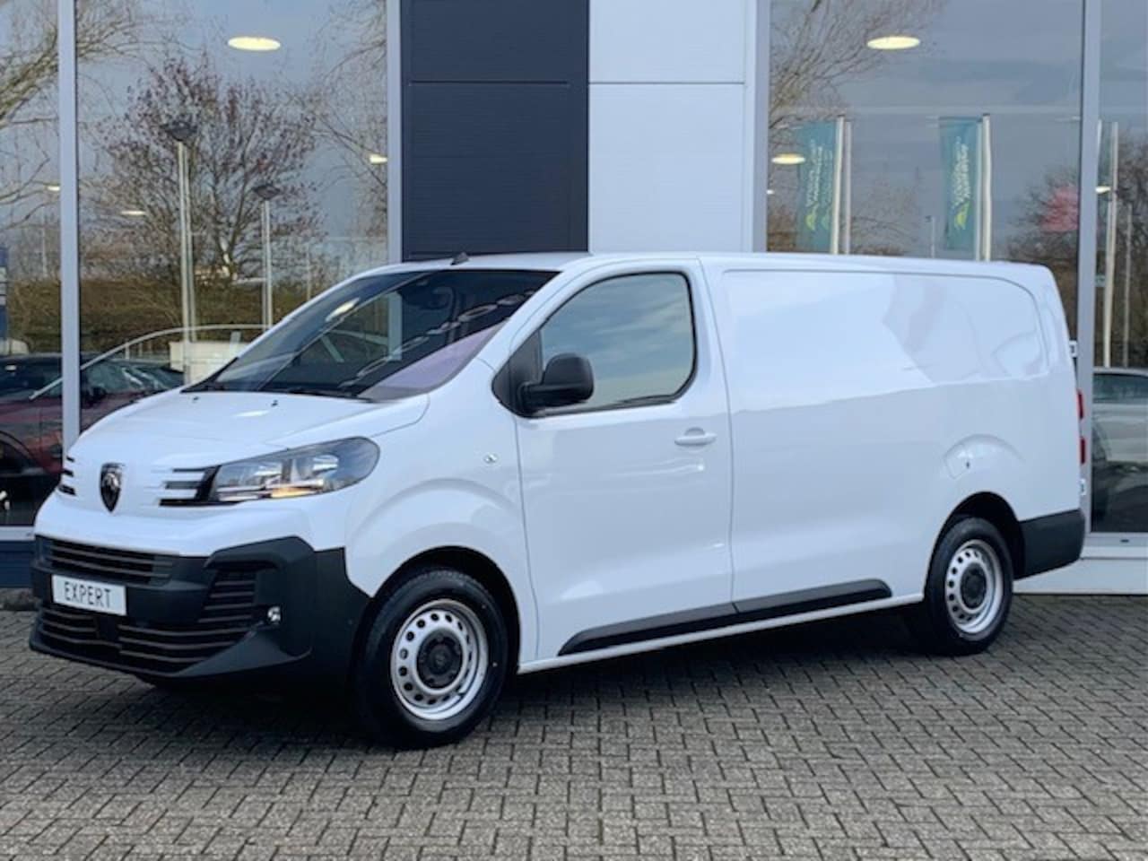 Peugeot Expert - GB L3 2.0 BlueHDi 145pk 3-zits | Navigatie | Trekhaak 2500kg | Apple Carplay&Android Auto - AutoWereld.nl