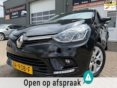 Renault Clio Estate - 0.9 TCe Limited met parkeersensoren en navigatie en bluetooth telefoon / media en airco en