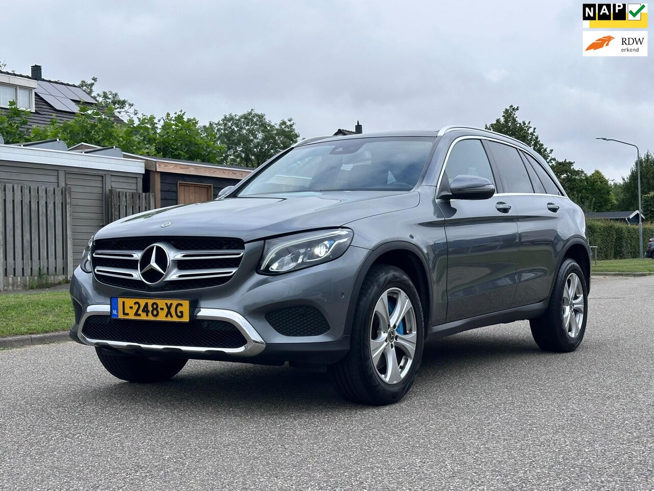 Mercedes-Benz GLC-klasse - 350e 4MATIC Premium Automaat*Achteruit Camera*Navigatie*Cruise*Clima*Pano*Parkeersensoren* - AutoWereld.nl