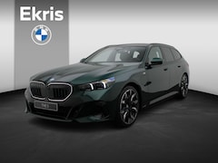 BMW 5-serie Touring - 530e | M Sportpakket Pro | Individual Lak | Innovation Pack | Comfort Pack | Iconic Glow