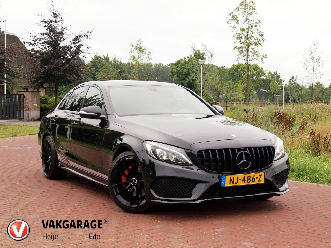 Mercedes-Benz C-klasse - 180 AMG Sport Edition | Camera | Navigatie | Black Optiek  |Cruise Control | - AutoWereld.nl