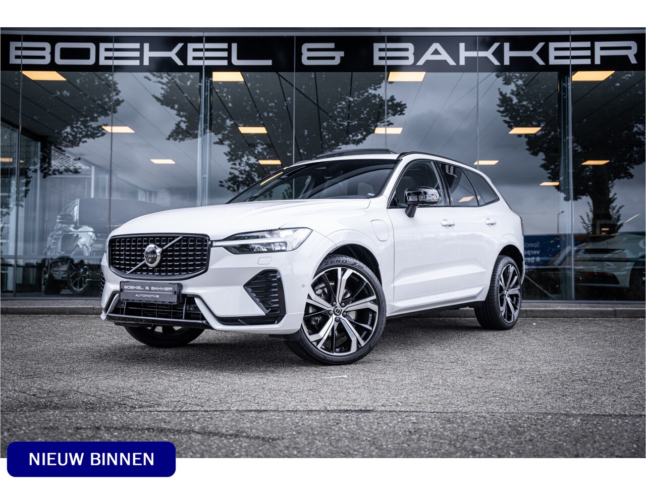 Volvo XC60 - 2.0 T6 Recharge AWD R-Design ** Luchtvering ** Panodak ** 360 HUD ** Trekhaak - AutoWereld.nl