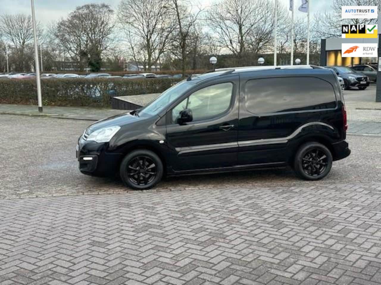 Citroën Berlingo - 1.6 BlueHDI 100 Business Economy S&S automaat,bj.2016,camera,trekhaak,navi.NAP met 178776 - AutoWereld.nl