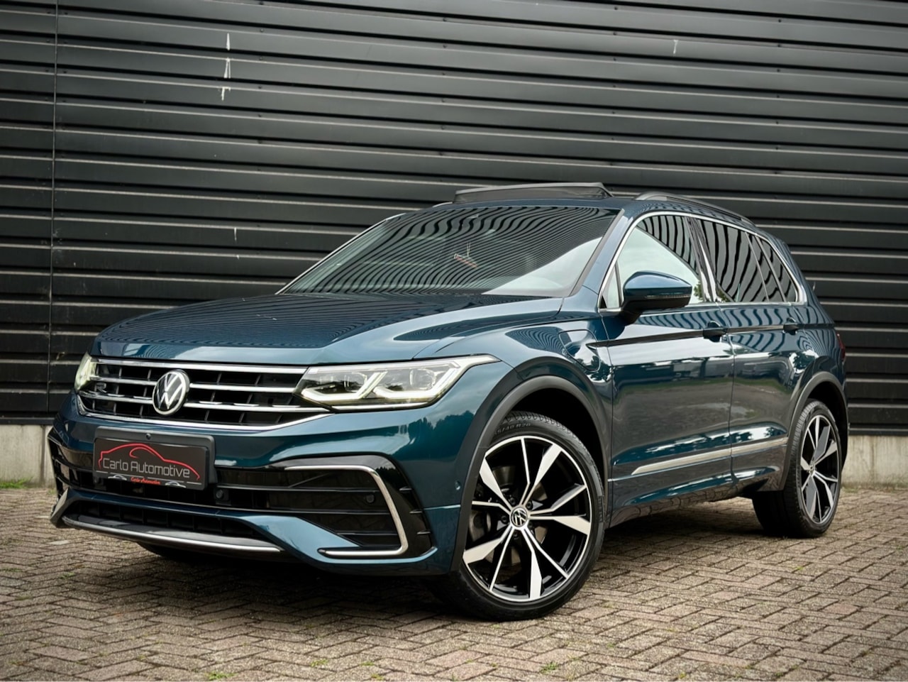 Volkswagen Tiguan - Tiguan 1.4 TSI eHybrid 3x R-LINE PANO|360|IQ|LEDER|ACC|DCC VOL! - AutoWereld.nl