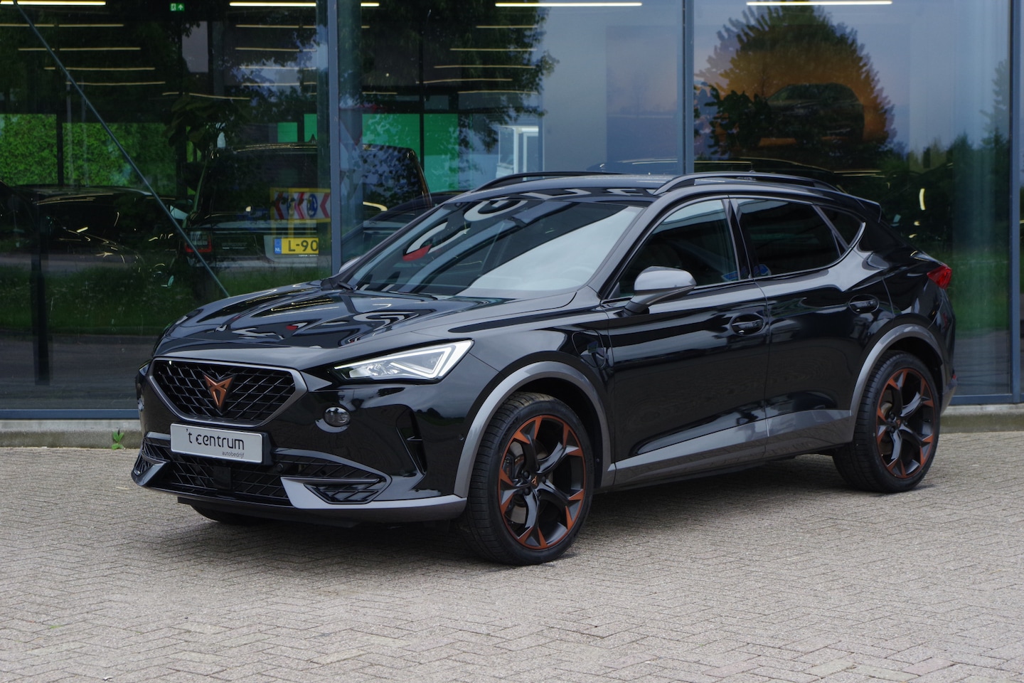 CUPRA Formentor - 1.4 e-Hybrid VZ 245 PK Copper Edition PHEV, DCC, Camera, Kuipstoelen, LED - AutoWereld.nl