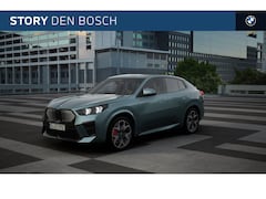 BMW iX2 - eDrive20 M Sport / Trekhaak / Sportstoelen / Achteruitrijcamera / Adaptieve LED / M Adapti