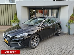Volvo V40 Cross Country - 1.5 T3 Ocean Race | Airco | Cruise Controle | afneembare trekhaak | Panorama dak |