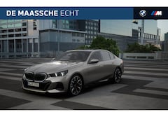 BMW 5-serie - 530e M Sport Automaat / Panoramadak / Bowers & Wilkins / Adaptieve LED / Comfort Access /