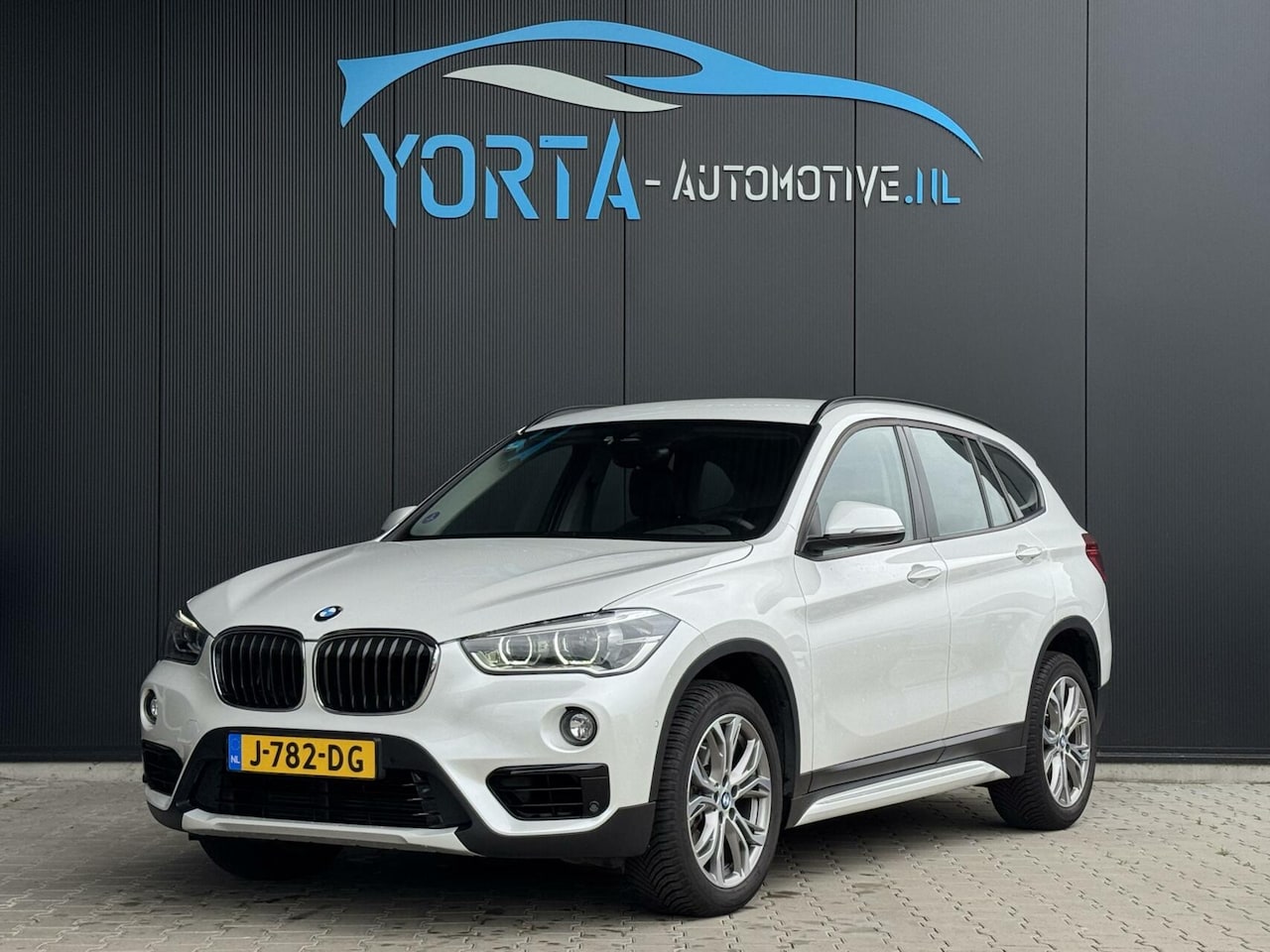 BMW X1 - sDrive20i High Executive AFN. HAAK*LEDER*STOELVERWARMING - AutoWereld.nl