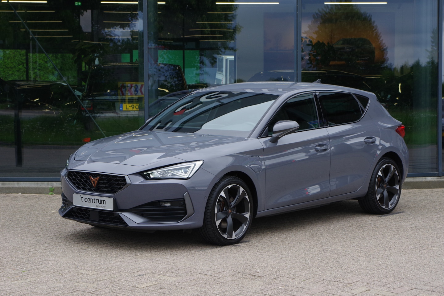 CUPRA Leon - 1.4 e-Hybrid VZ 245 PK Adrenaline PHEV, Stoelverwarming, Kuipstoelen, Camera, - AutoWereld.nl