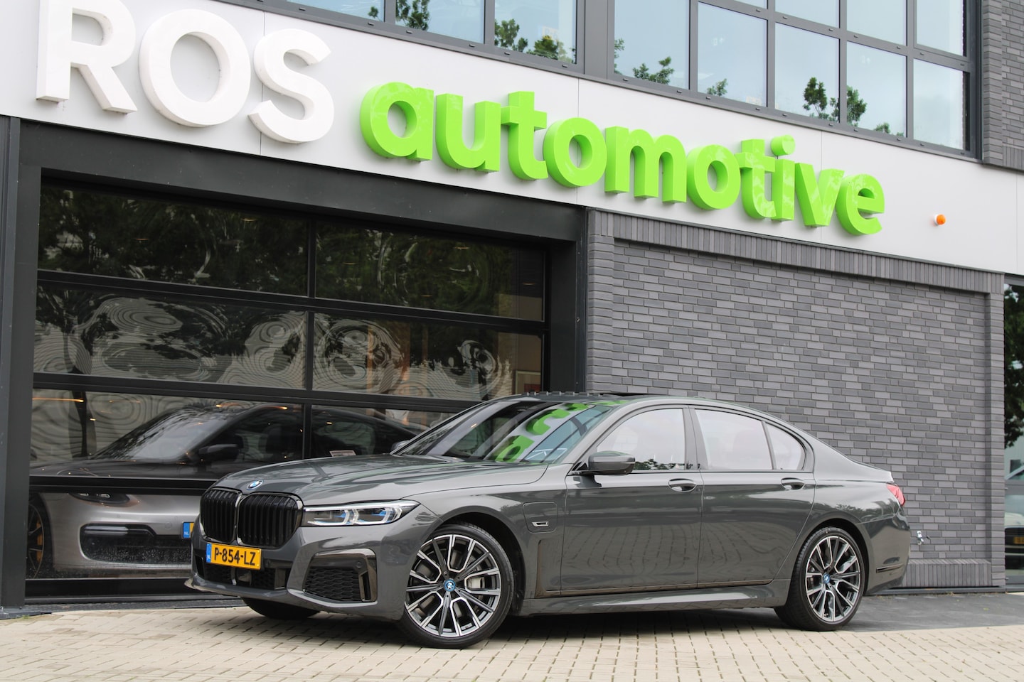 BMW 7-serie - 745e High Executive | BTW | PANO | ACHTERASBESTURING | SOFT-CLOSE | 360 | STOELKOELING | H - AutoWereld.nl