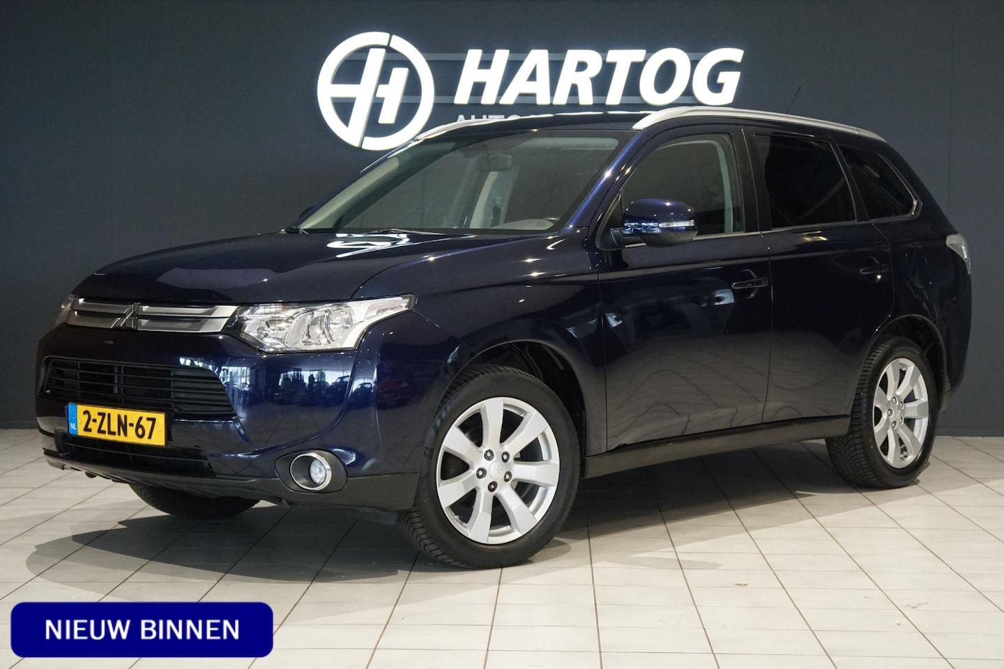 Mitsubishi Outlander - 2.0 Business Edition + 7 PERSONEN / DEALER ONDERHOUDEN / CAMERA / KEYLESS / NAVIGATIE - AutoWereld.nl