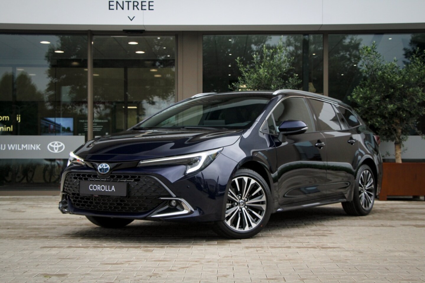 Toyota Corolla Touring Sports - 140 HEV Dynamic | metallic lak - AutoWereld.nl