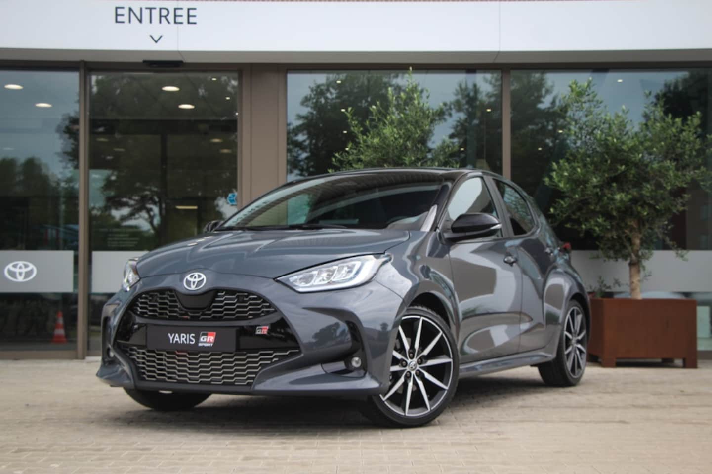 Toyota Yaris - 130 GR Sport pack Plus | VOORRAAD | Panormadak | dodehoek ass. | - AutoWereld.nl