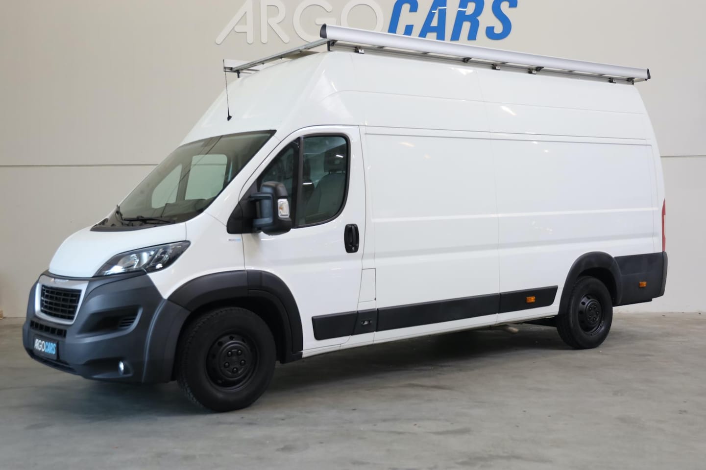 Peugeot Boxer - 2.0 BlueHDI L3/H3 3 ZITS 163PK CAMERA NAVI AIRCO TREKHAAK IMPERIAAL LEASE V/A € 122,- p.m. - AutoWereld.nl