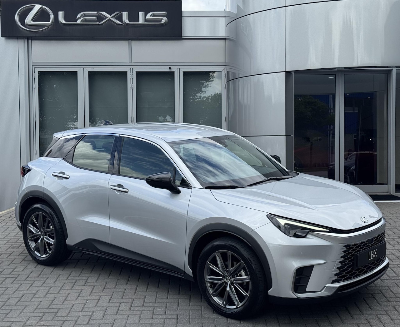 Lexus LBX - Elegant 2WD TECH PACK STOELVERWARMING KEYLESS ELEK-KOFFERKLEP BLIND-SPOT - AutoWereld.nl