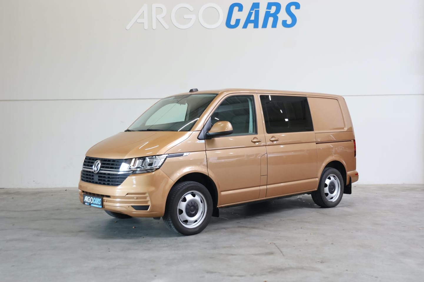 Volkswagen Transporter Caravelle - T6 2.0 TDI DSG DC CARPLAY 150PK DUBBELE SCHUIFDEUREN 5 PERSOONS LEASE V/A €144,- P.M. INRU - AutoWereld.nl