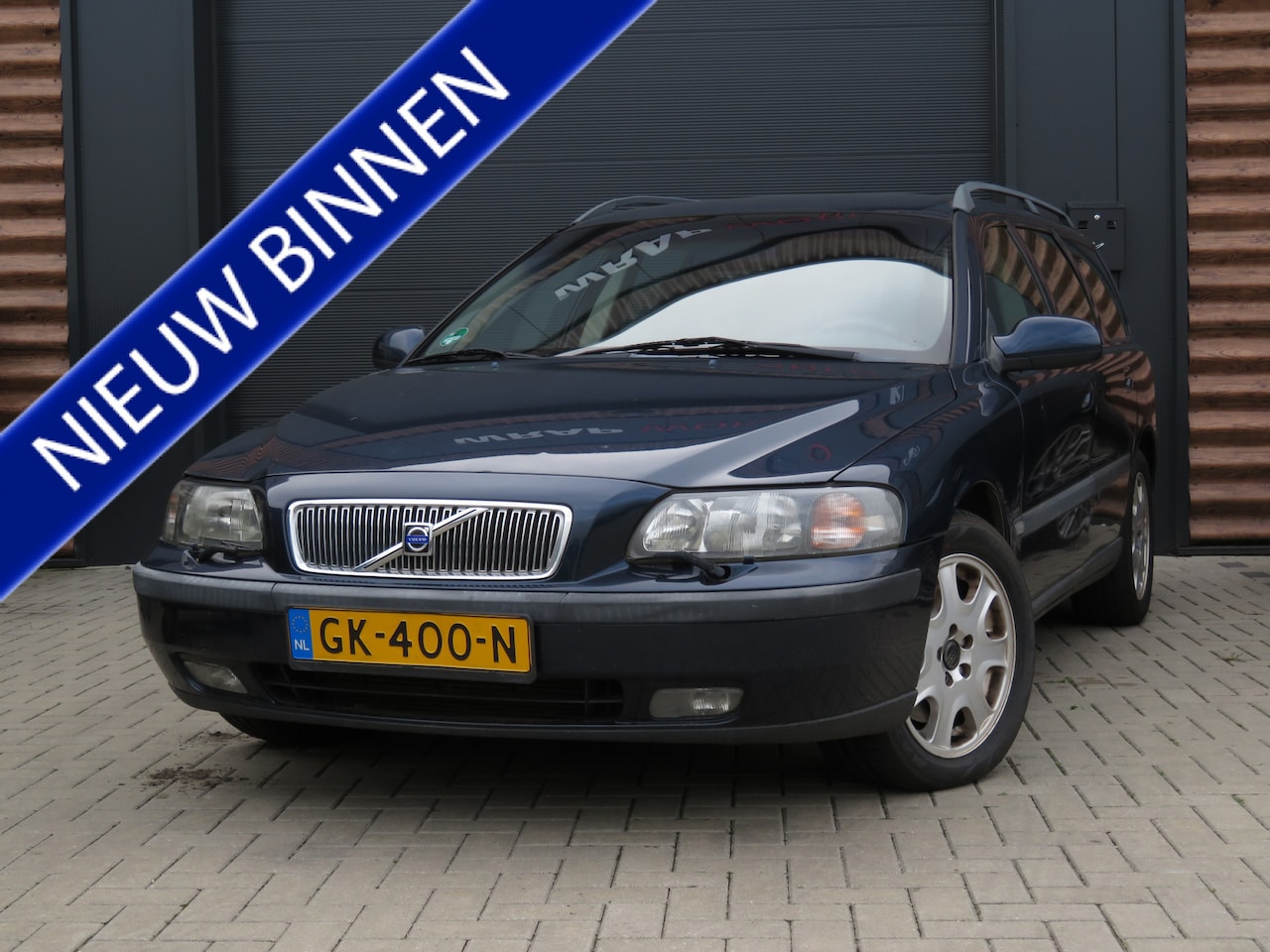Volvo V70 - 2.4 T Automaat Comfort Line Airco Cr-Control Trekh Youngtimer - AutoWereld.nl