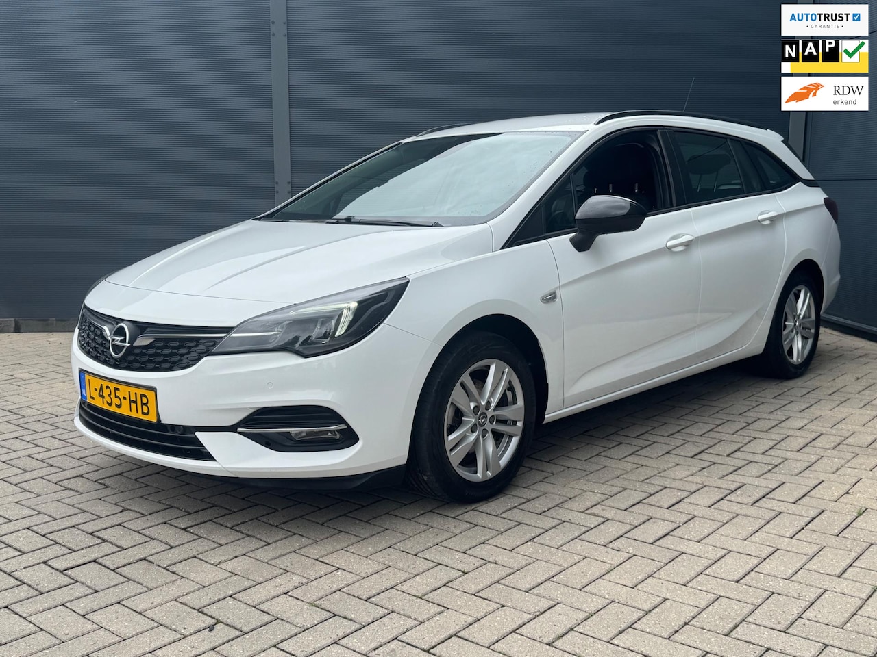 Opel Astra Sports Tourer - 1.2 Edition / Camera / Trekhaak / Navi - AutoWereld.nl