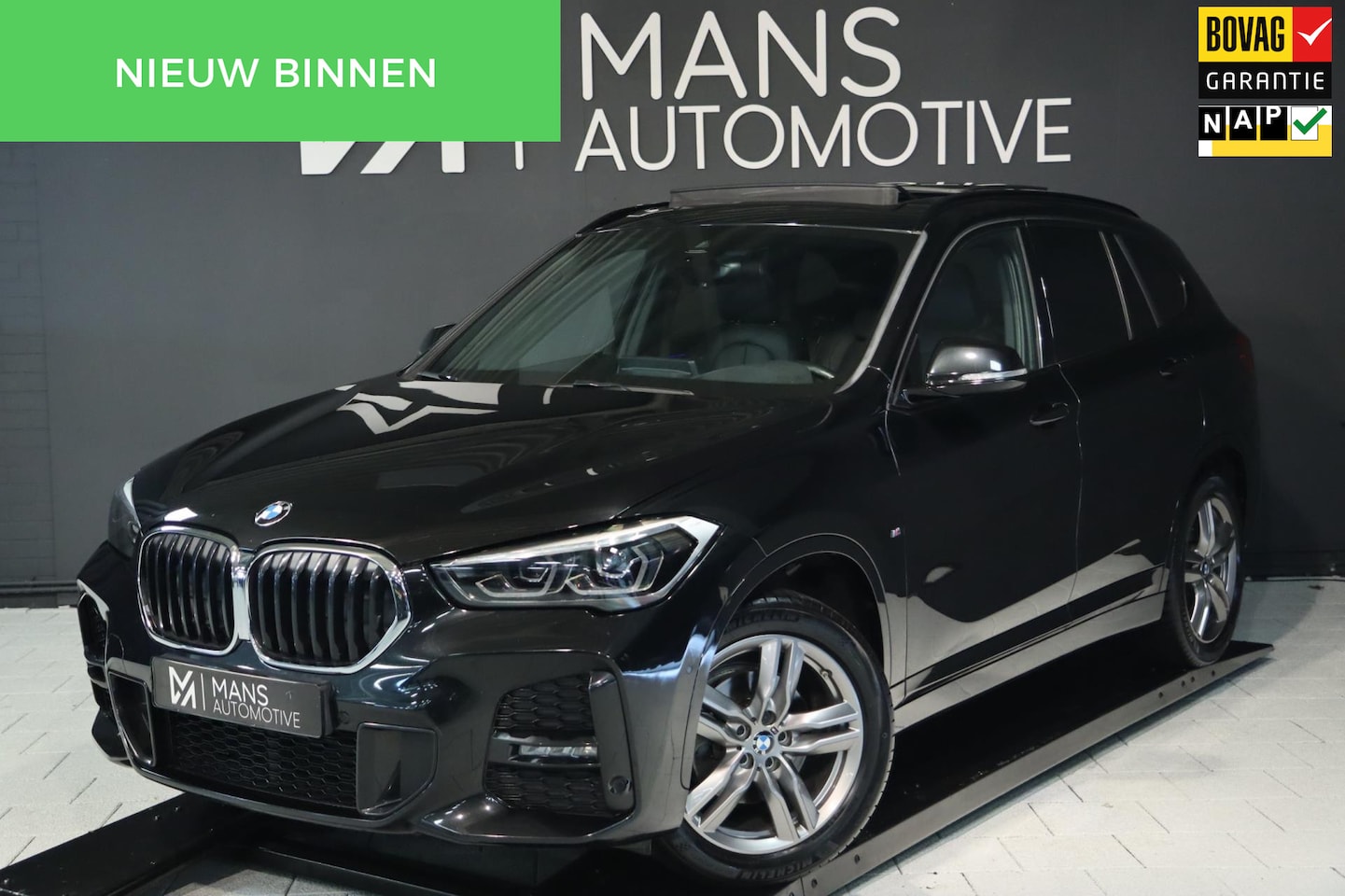 BMW X1 - SDrive18i M Sport / PANODAK / HUD / KEYLESS / CAMERA / LED - AutoWereld.nl