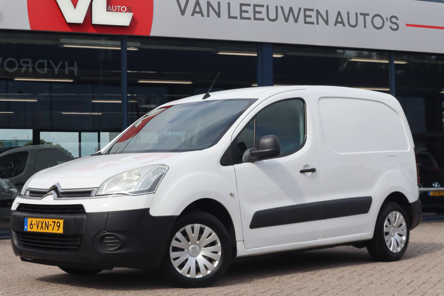 Citroën Berlingo - 1.6 e-HDI 500 Club Economy | Automaat | Trekhaak | 3-Zits | - AutoWereld.nl