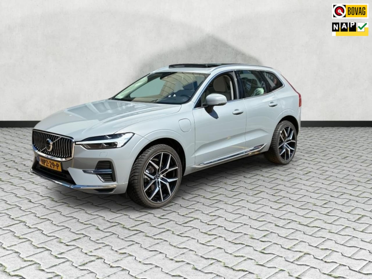 Volvo XC60 - 2.0 T6 Recharge AWD Plus Bright 398pk! - Leder / Schuifdak / Harman kardon / 21inch Polest - AutoWereld.nl