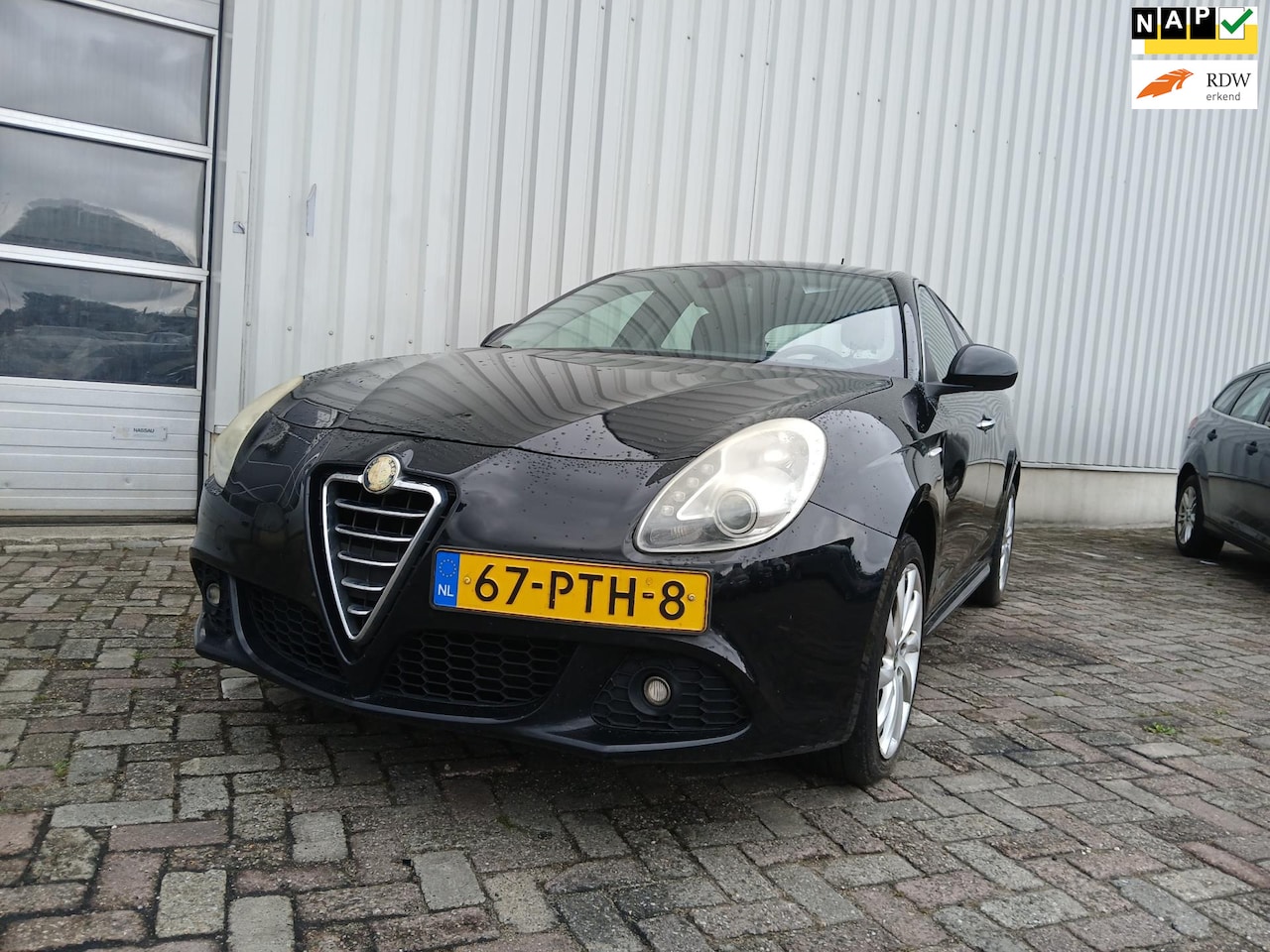 Alfa Romeo Giulietta - 1.4 T Distinctive - Clima - Cruise - Start niet - Schade - AutoWereld.nl