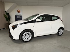 Toyota Aygo - 1.0 VVT-i x-play limited Airco, Navigatie. Rechts lichte dorpelschade